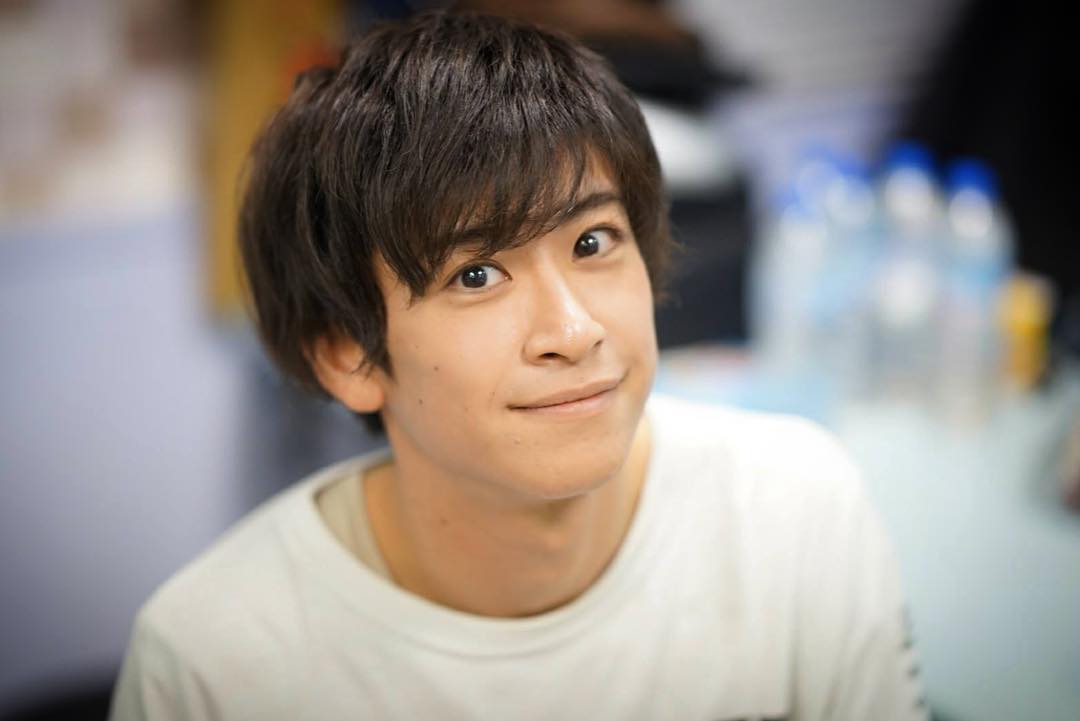 赤澤燈の彼女・結婚は?熱愛バレて炎上!?両親兄弟や本名,身長も徹底調査!