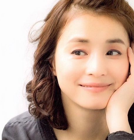 石田ゆり子の結婚歴や歴代元カレがスゴい!離婚した元旦那や顔画像/馴れ初め/噂まとめ!
