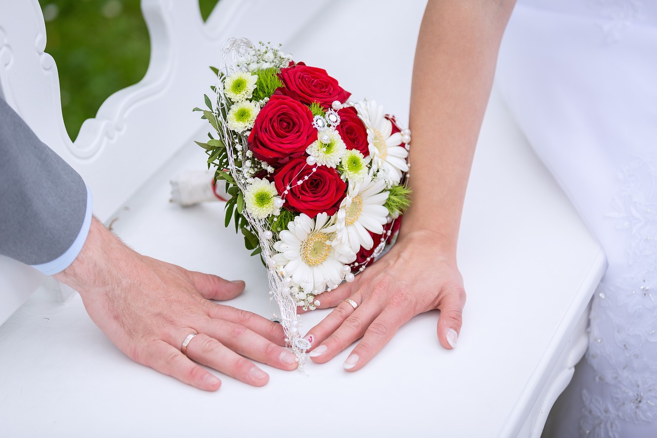 加藤綾子アナの結婚歴や歴代彼氏元カレは?顔画像や馴れ初め・噂を調査!
